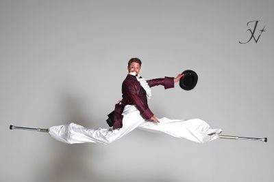 Jumper sur échasse