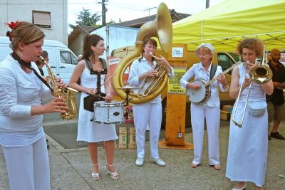 Les Wonderbrass